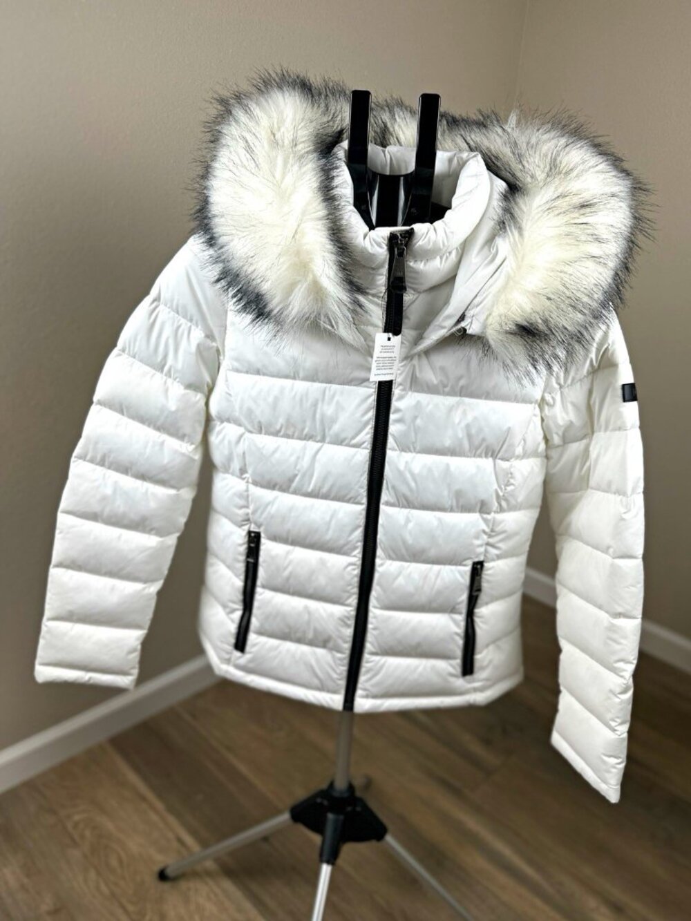 DKNY Women’s S White Faux Fur Trim Hooded Quilted Puffer Jacket NWT